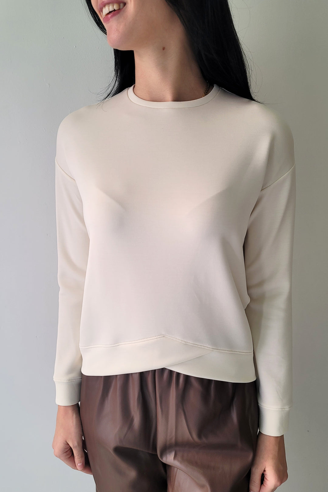 ILTM Ivory Naomi Long Sleeve V Hem Top