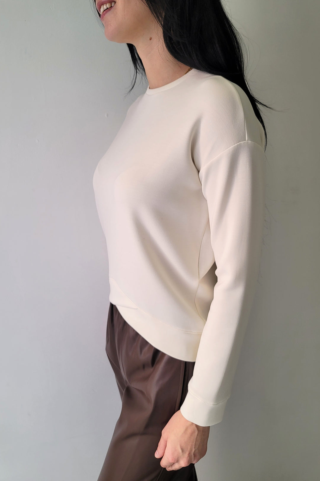 ILTM Ivory Naomi Long Sleeve V Hem Top
