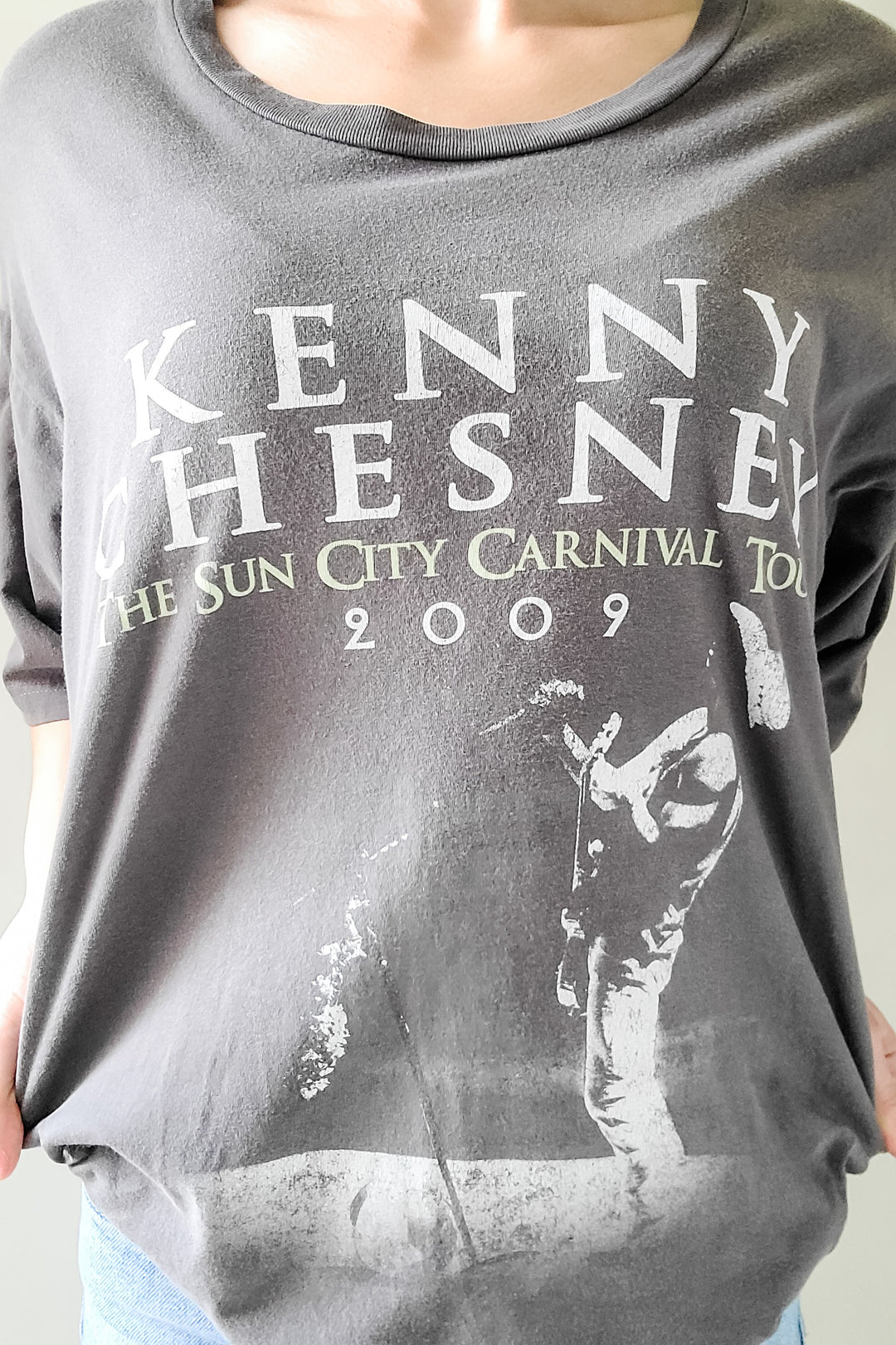 Kenny Chesney Grey Sun City Carnival Tour Concert Tee