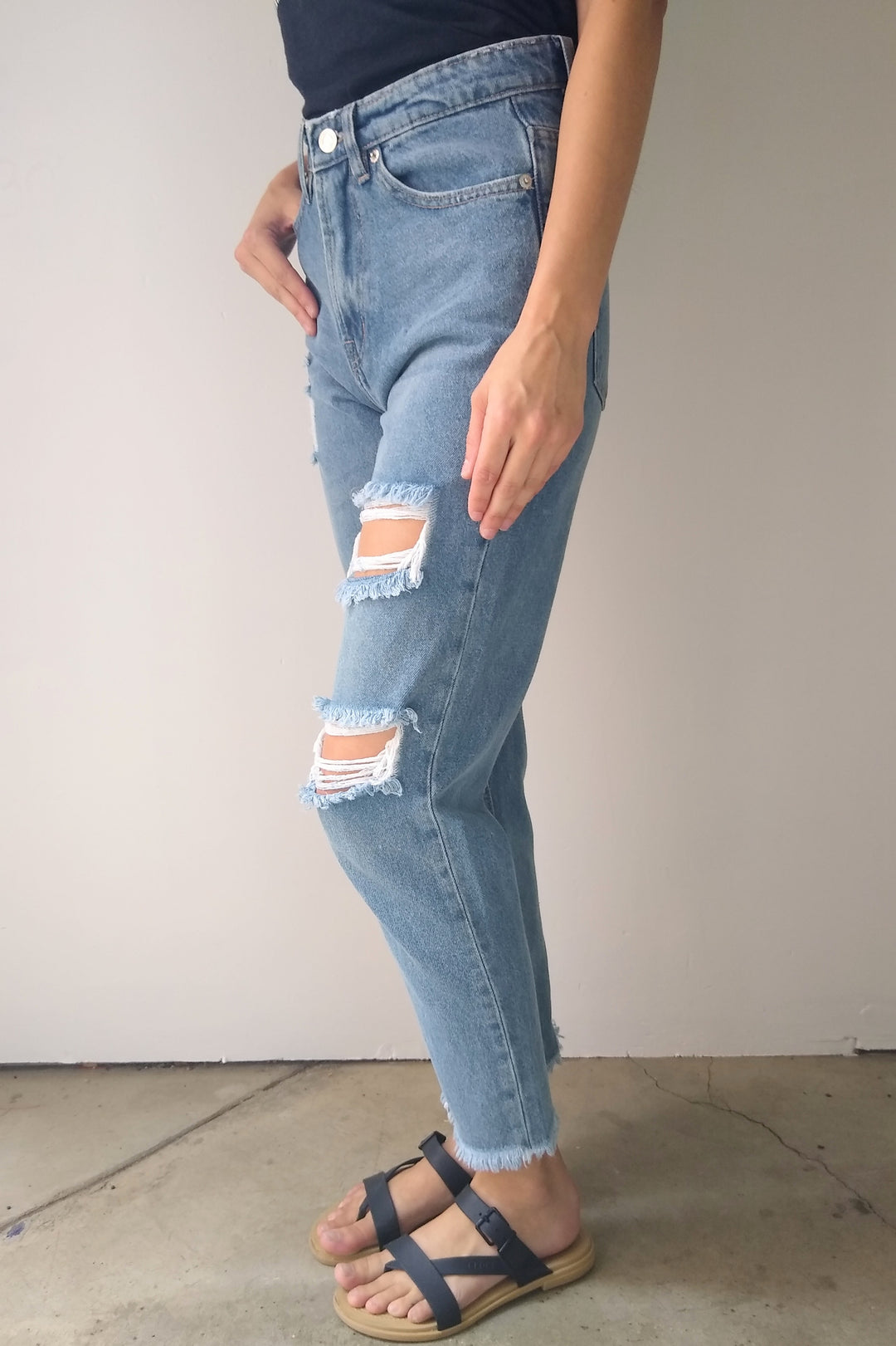 Muselooks MW Distressed Mom Jeans