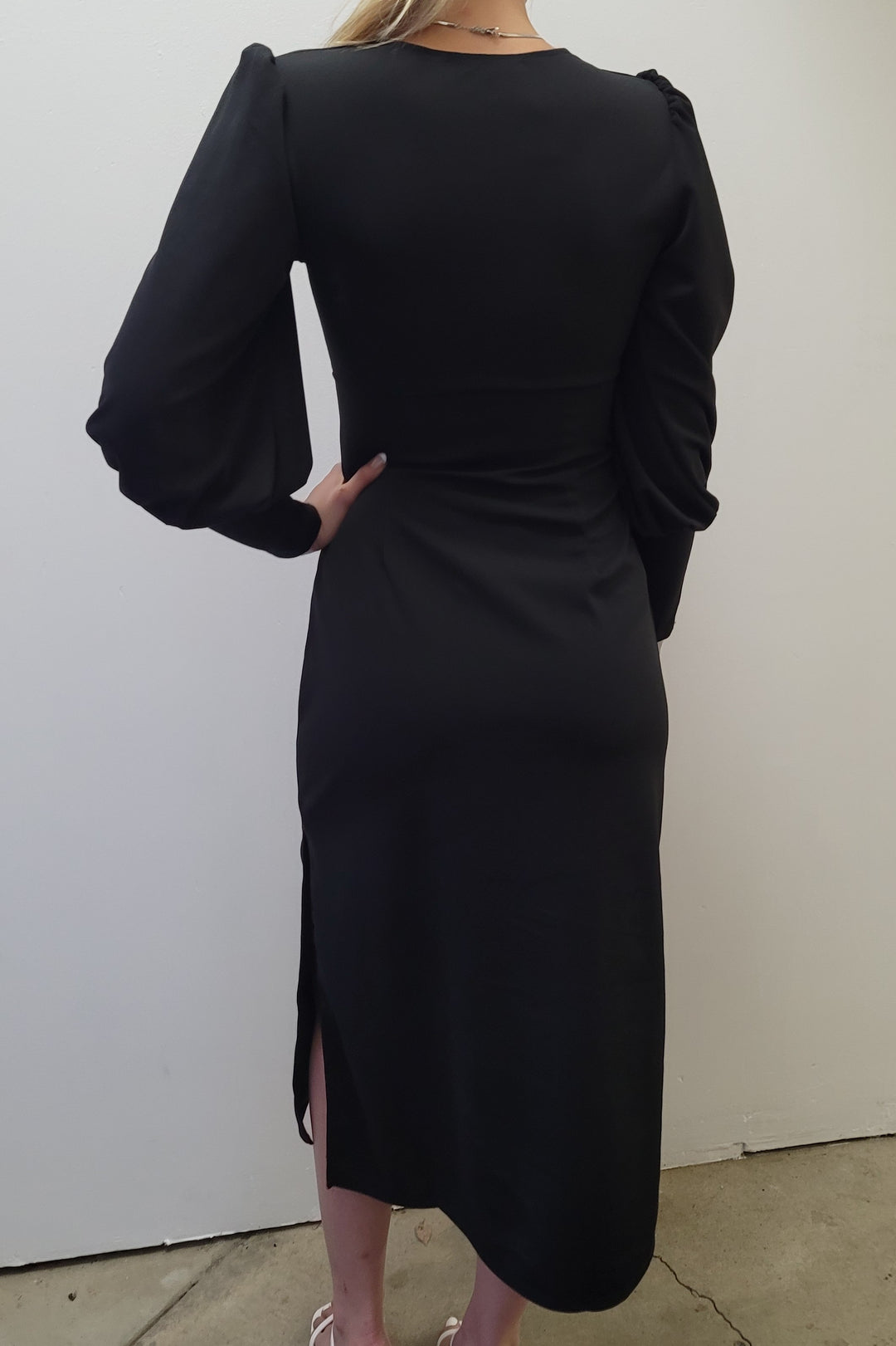 Donna Black Ruffle Midi Dress